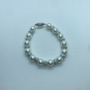 classic glass pearl bracelet (handmade)